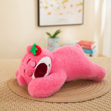 趴草莓熊帶草莓