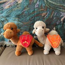 西域骆驼,三人行毛绒玩具 西域骆驼,三人行毛绒玩具